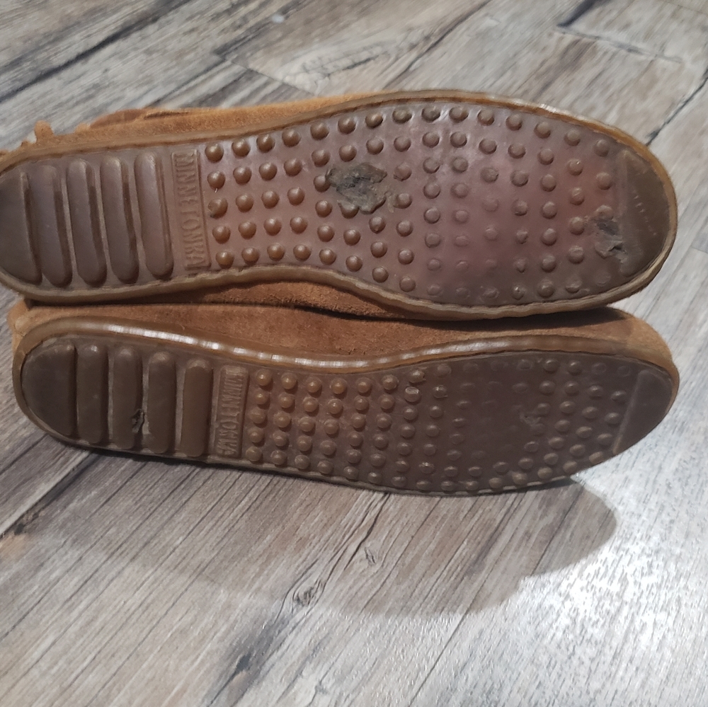 Minnetonka moccasins boot - Picture 6 of 6